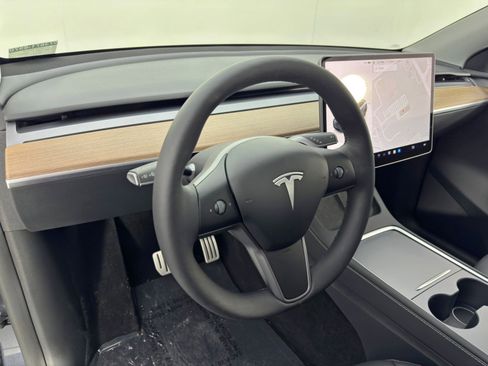 Used 2024 Tesla Model Y Performance image 14