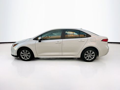 Used 2025 Toyota Corolla LE image 4