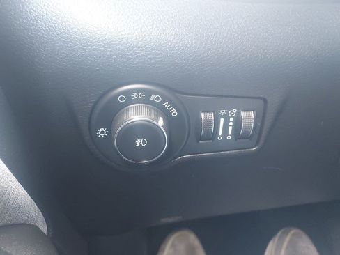 Used 2025 Jeep Compass Latitude AWD/4WD image 24