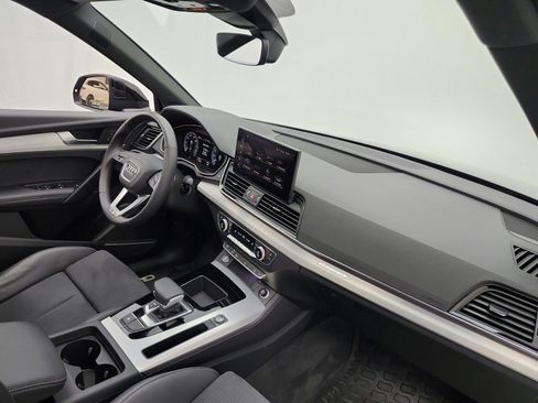 Used 2024 Audi Q5 e Premium Plus w/ Premium Plus Package AWD/4WD image 19