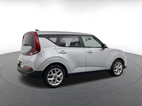 Used 2025 Kia Soul LX w/ LX Technology Package FWD image 9