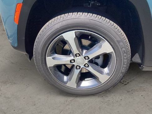 New 2026 Jeep Grand Cherokee Limited AWD/4WD image 15