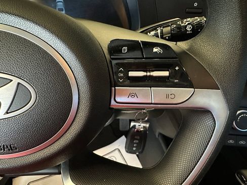 Used 2025 Hyundai Elantra SE FWD image 12