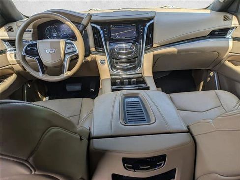 Used 2018 Cadillac Escalade ESV Platinum AWD/4WD image 17