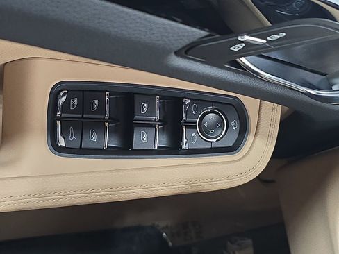 New 2026 Porsche Macan image 21