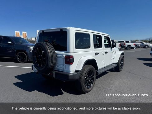 Used 2025 Jeep Wrangler Unlimited Sahara AWD/4WD image 6