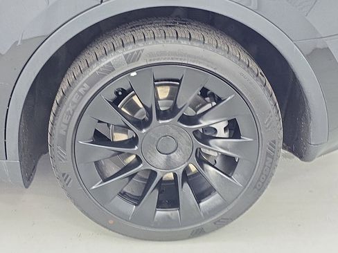 Used 2023 Tesla Model Y Long Range image 31