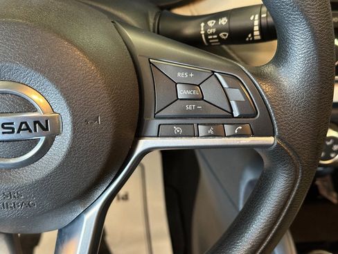 Used 2021 Nissan Versa SV image 11