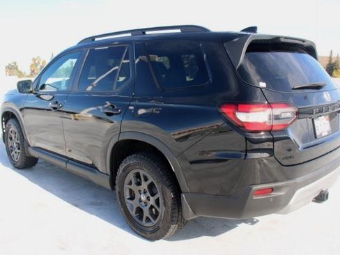 Used 2024 Honda Pilot TrailSport image 6