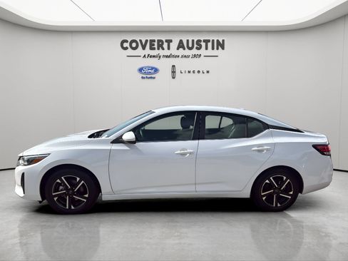 Used 2025 Nissan Sentra SV FWD image 2