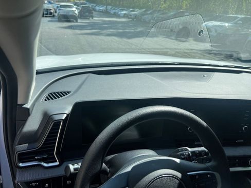 Used 2025 Kia Sportage LX image 29