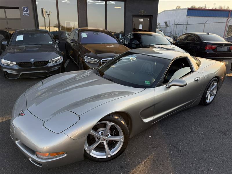 Used 2000 Chevrolet Corvette Coupe RWD image 3