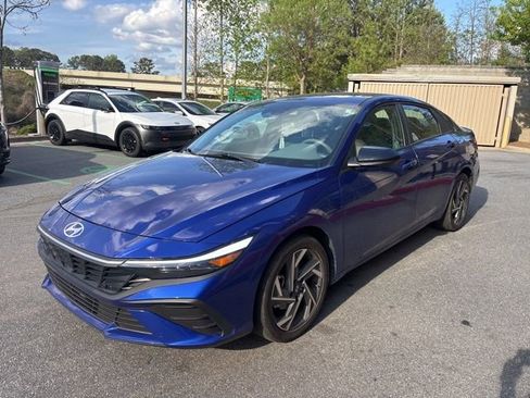 Used 2025 Hyundai Elantra Sport image 4