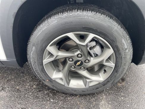 Used 2025 Chevrolet Trax LT w/ LT Convenience Package image 13