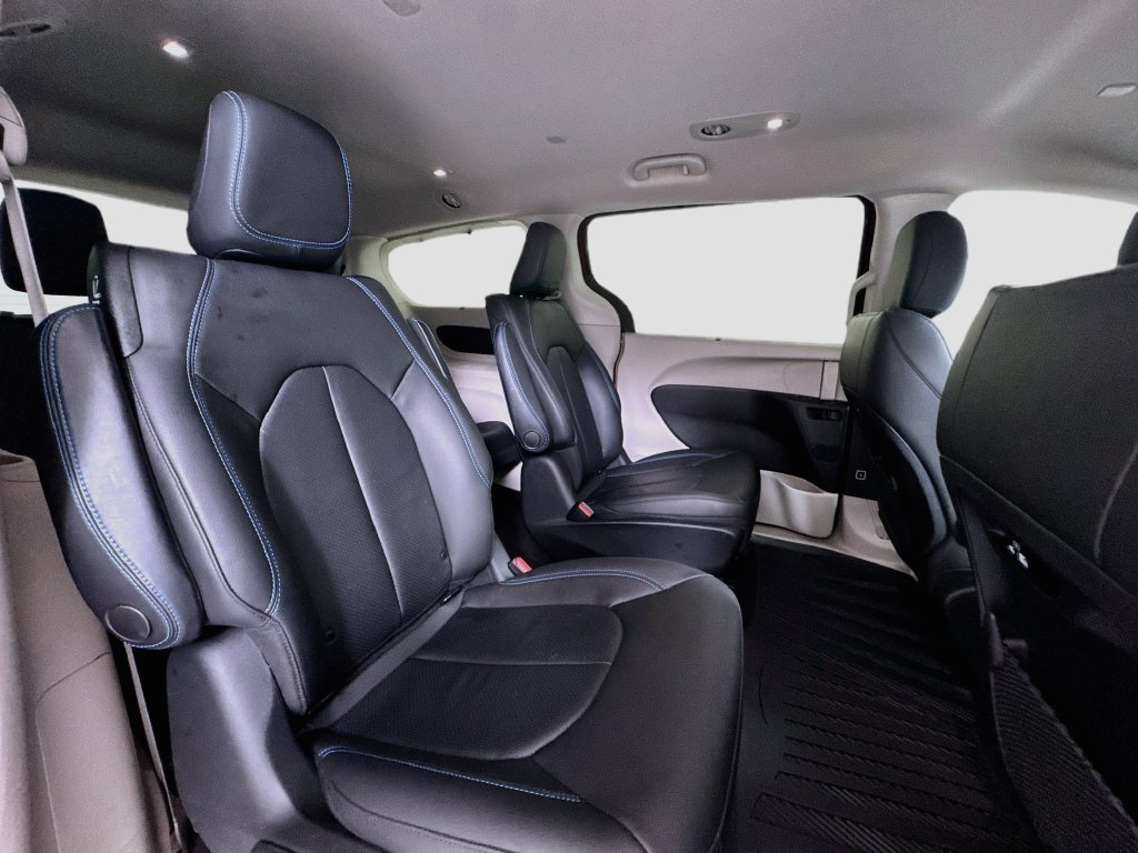 Used 2021 Chrysler Pacifica Touring-L FWD image 27