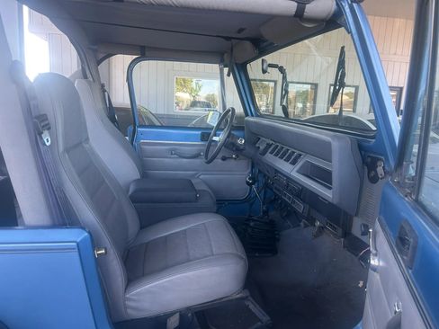 Used 1988 Jeep Wrangler 4WD image 4