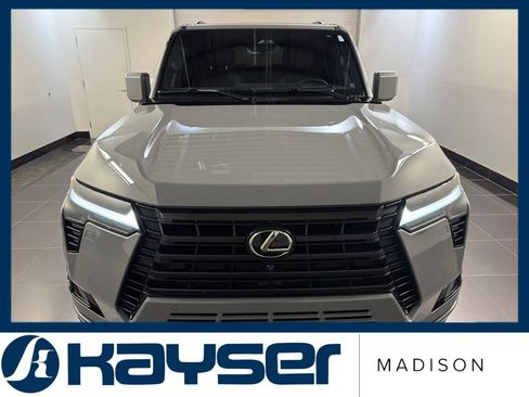 Used 2025 Lexus GX 550 w/ Accessory Package (2T) AWD/4WD image 2