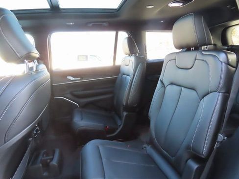 New 2026 Jeep Grand Cherokee L Limited w/ Luxury Tech Group II AWD/4WD image 23