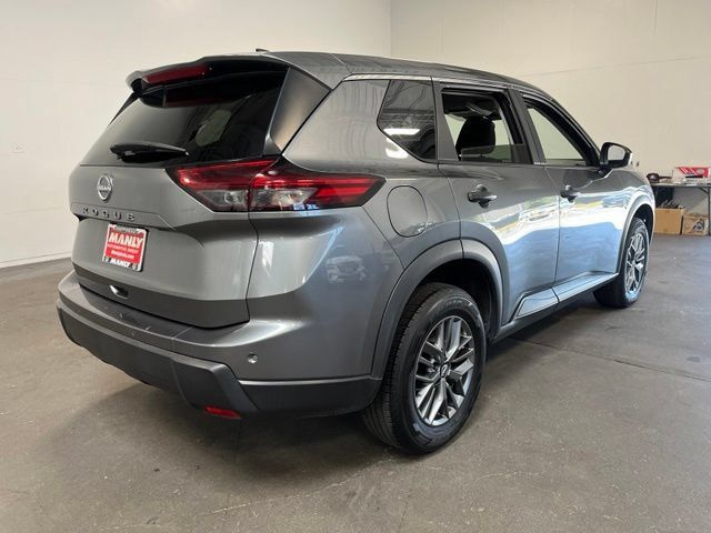 Used 2024 Nissan Rogue S FWD image 3