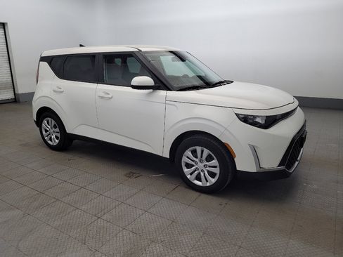 Used 2025 Kia Soul LX image 11