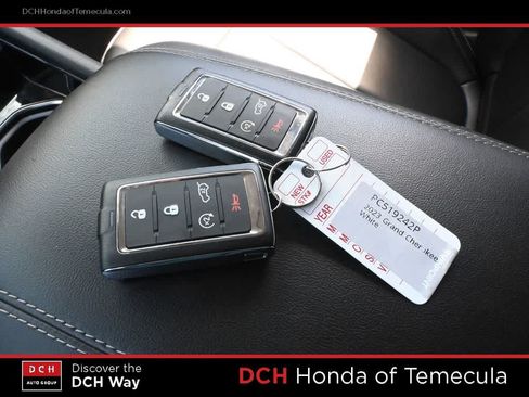 Used 2023 Jeep Grand Cherokee Limited w/ Black Appearance Package AWD/4WD image 15