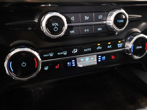 Used 2024 Ford F250 Lariat w/ Lariat Ultimate Package AWD/4WD image 8