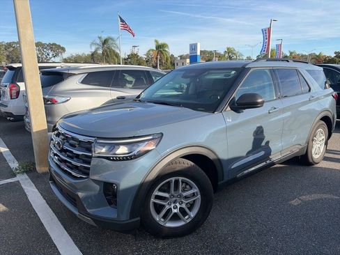 Used 2025 Ford Explorer Active w/ Active Comfort Package RWD image 1