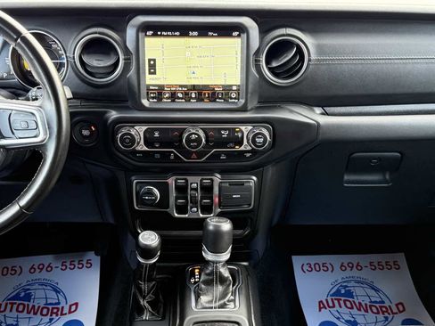 Used 2022 Jeep Wrangler Unlimited Sahara 4xe image 30