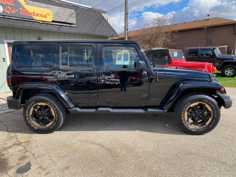 Used 2014 Jeep Wrangler Unlimited Sahara image 4