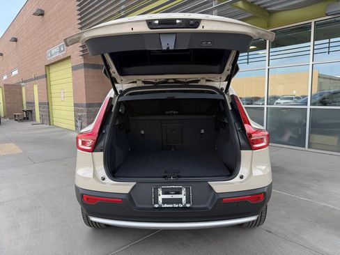 Used 2025 Volvo XC40 B5 Core w/ Climate Package image 36