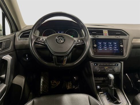 Used 2019 Volkswagen Tiguan SE w/ Panoramic Sunroof Package image 27
