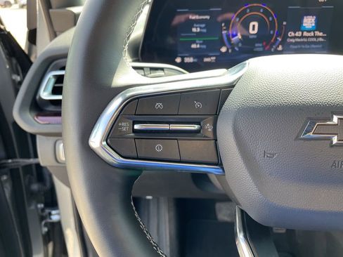 Used 2025 Chevrolet Traverse Z71 image 15