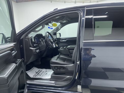 Used 2025 GMC Sierra 1500 SLT image 9