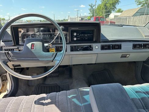 Used 1987 Oldsmobile Cutlass Ciera Sedan FWD image 13