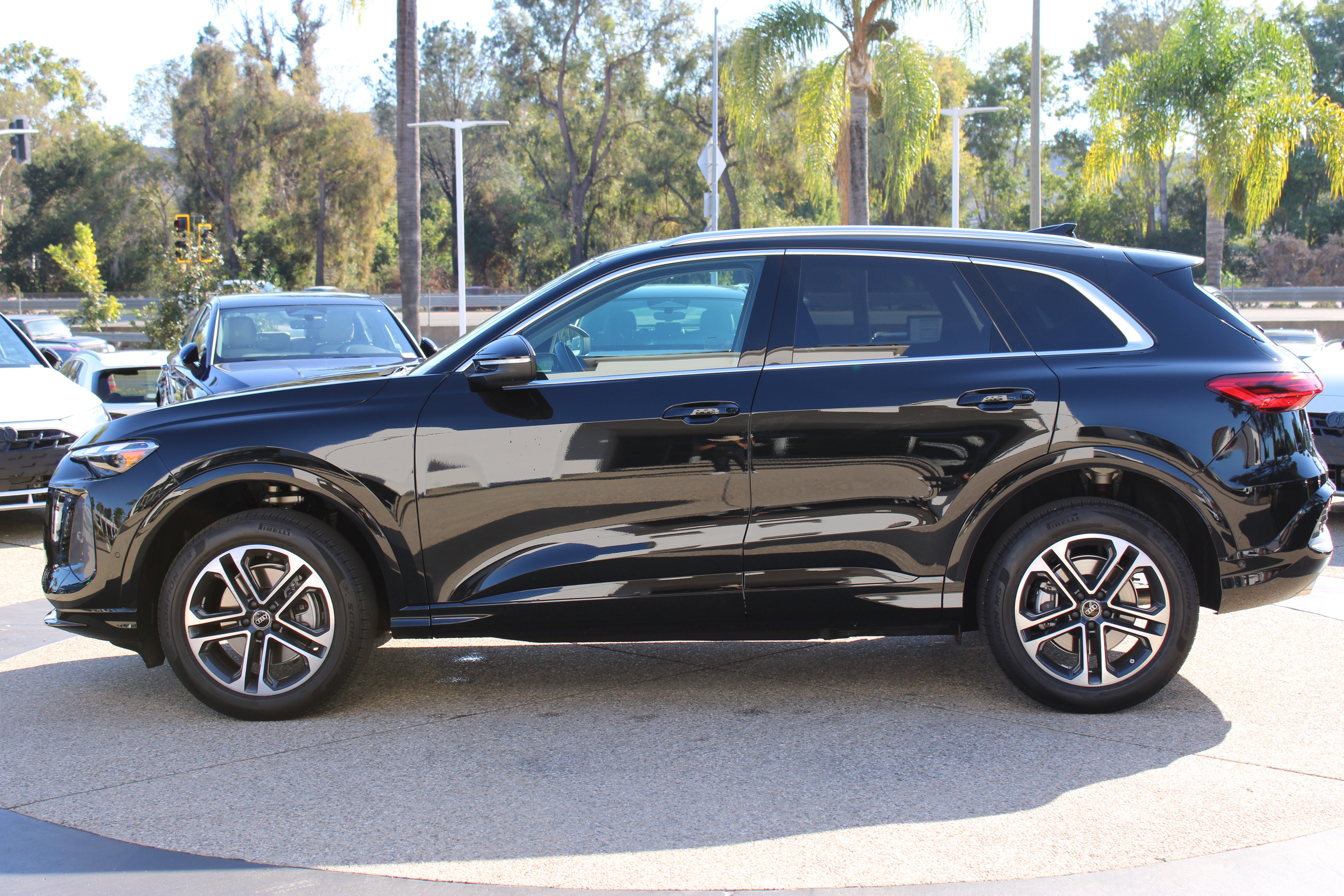 Certified 2025 Audi Q5 Premium w/ Convenience Package AWD/4WD image 2