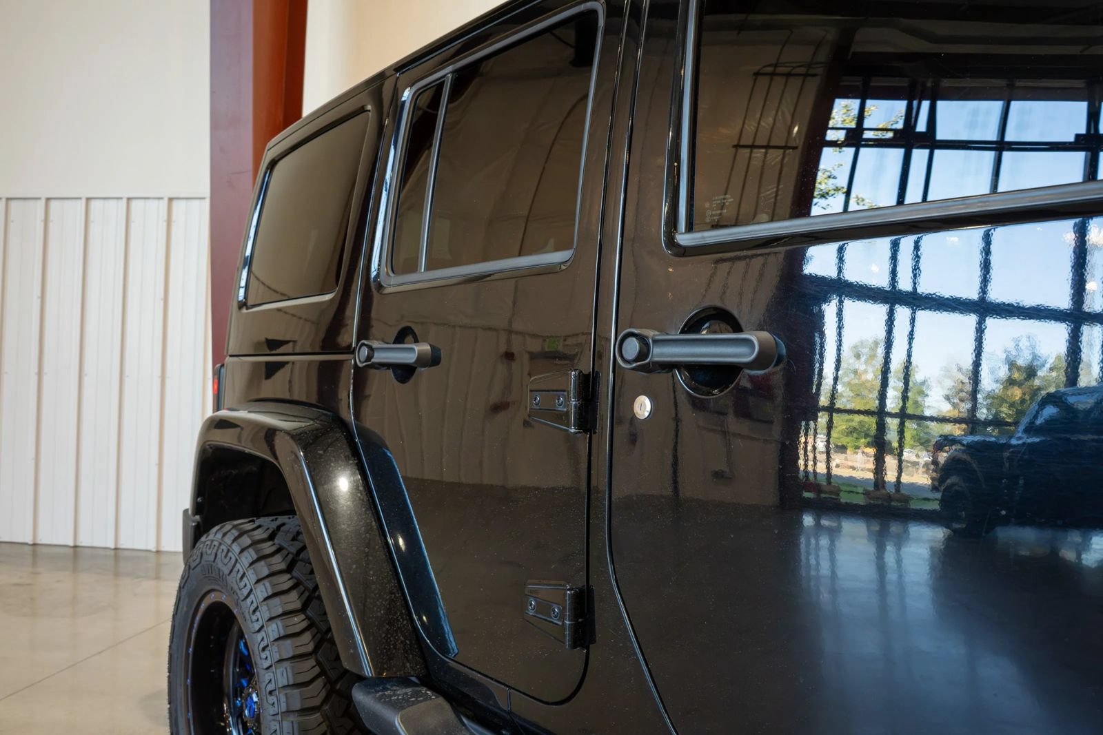 Used 2018 Jeep Wrangler Unlimited Sahara w/ Connectivity Group AWD/4WD image 7