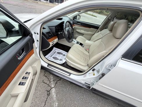 Used 2014 Subaru Outback 3.6R Limited w/ Moonroof Package image 11