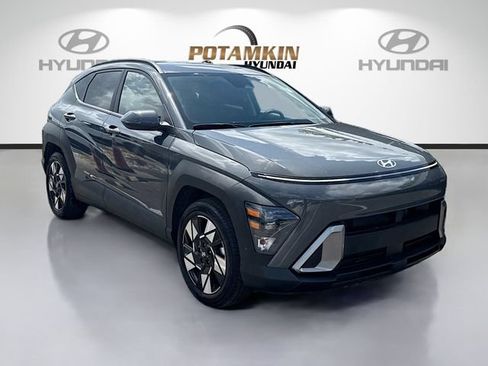Used 2025 Hyundai Kona SEL FWD image 3