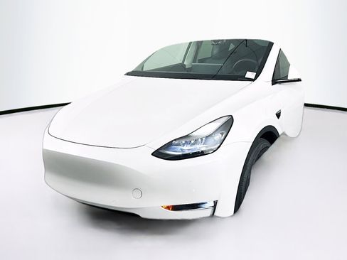 Used 2022 Tesla Model Y Performance AWD/4WD image 3