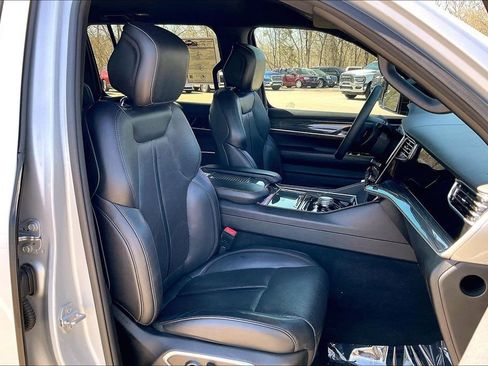 Used 2022 Jeep Wagoneer Series III w/ Flexible Seating Group image 7