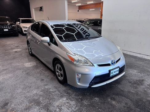Used 2014 Toyota Prius Four FWD image 2