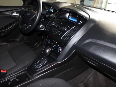 Used 2018 Ford Focus SE FWD image 27