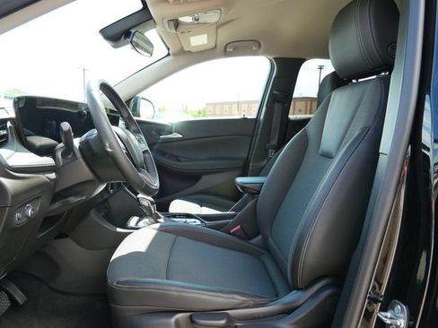Used 2025 Buick Encore GX Preferred AWD/4WD image 11