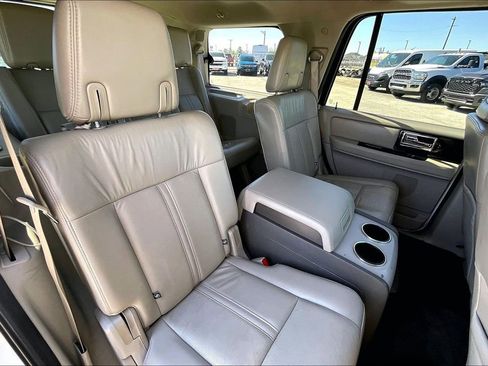 Used 2017 Lincoln Navigator Select RWD image 22