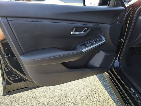 Used 2023 Nissan Sentra SR w/ Electronics Package FWD image 12