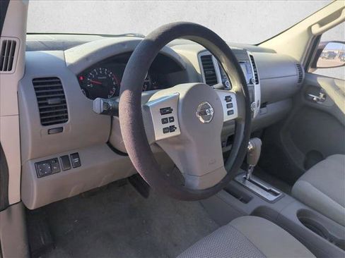 Used 2016 Nissan Frontier SV image 9