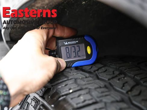 Used 2025 Chevrolet Suburban Z71 AWD/4WD image 31