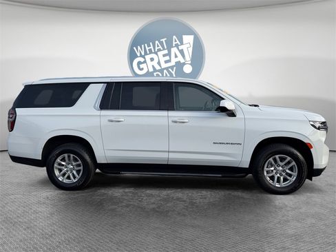 Certified 2024 Chevrolet Suburban LT image 2