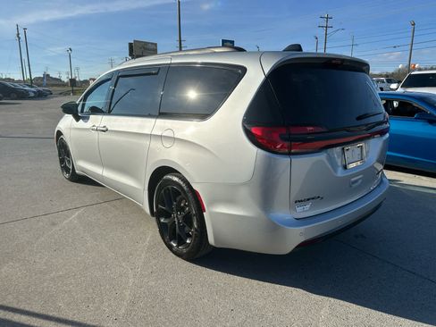 Used 2024 Chrysler Pacifica Limited w/ S Appearance Package image 7