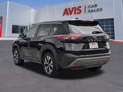 Used 2023 Nissan Rogue SV image 3